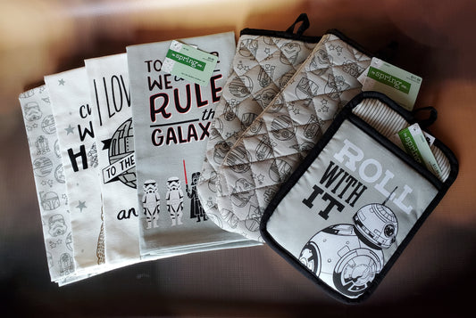 7 piece Star Wars kitchen set - bring the geeky side to your home!