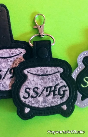 SS/HG Cauldron Keychain